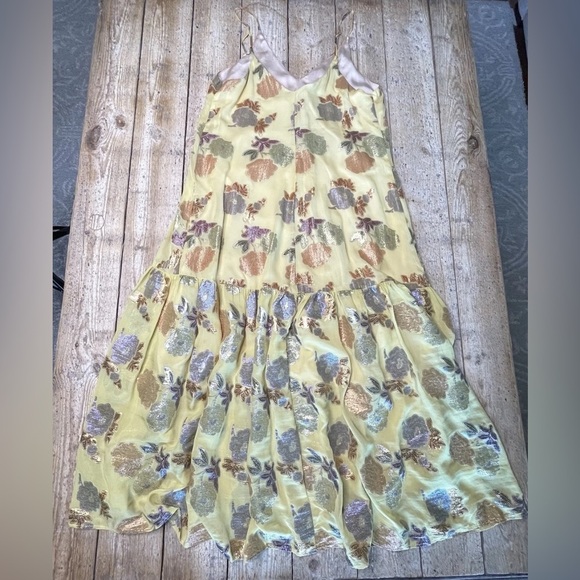 Delfi Collective Silk Shimmer Floral Drop Waist Midi Dress Yellow Medium - Picture 5 of 11